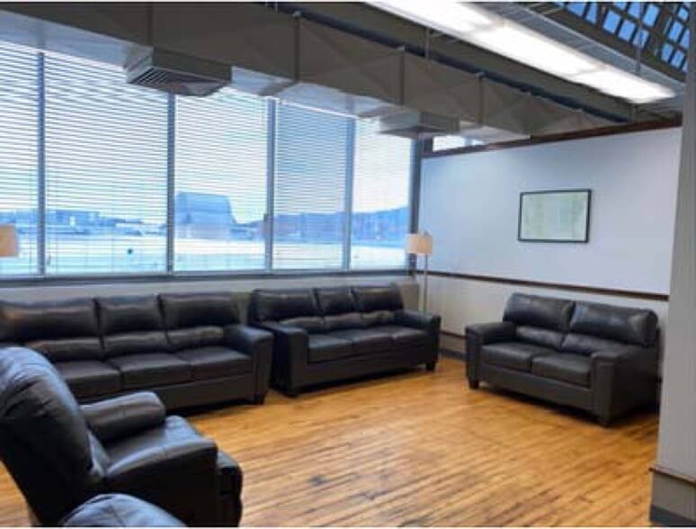 More Photos Of 105 Maple St, Rossville Light Distribution For Sale