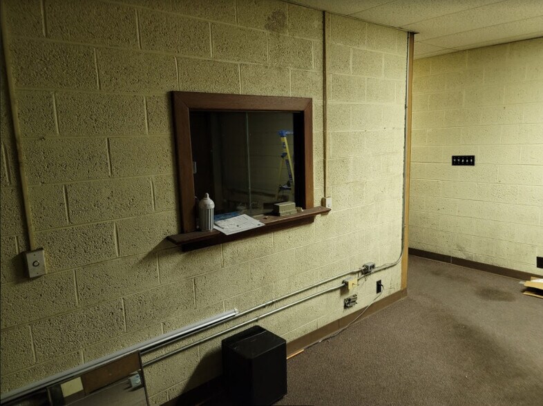 More Photos Of 1900 E Holland Ave, Saginaw Warehouse For Sale