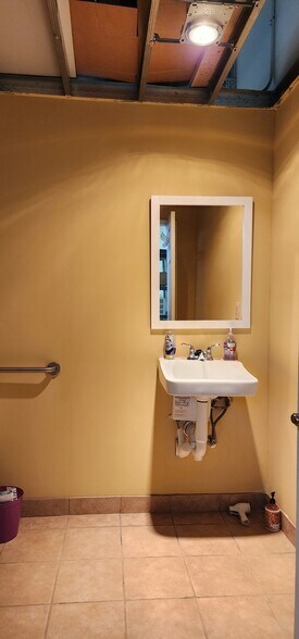 More Photos Of 7110 McGinnis Ferry Rd, Suwanee Service Station For Lease