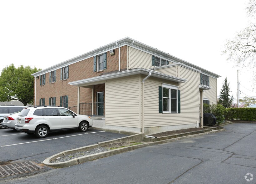 More Photos Of 600 Warren Ave, Spring Lake Office For Lease