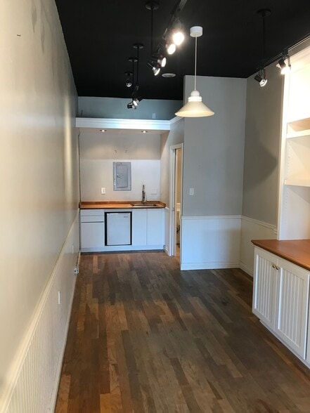 More Photos Of 226 Marine Ave, Newport Beach Storefront For Lease