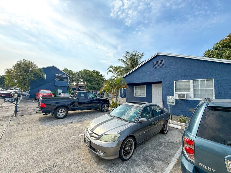 More Photos Of 1000 W Lakewood Rd, West Palm Beach Apartments For Sale