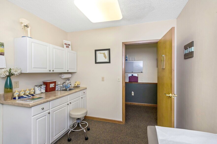 More Photos Of 701 N Hercules Ave, Clearwater Medical For Sale