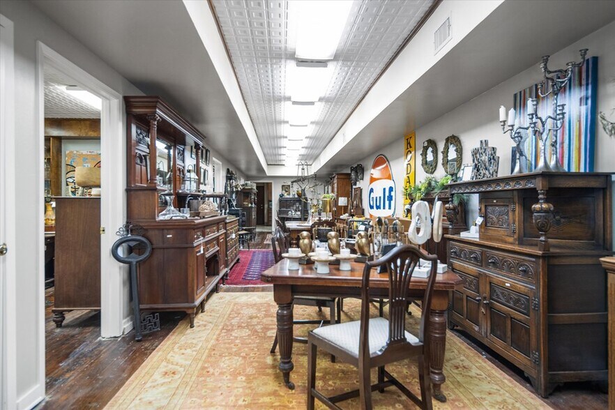 More Photos Of 117 E Lufkin Ave, Lufkin General Retail For Sale