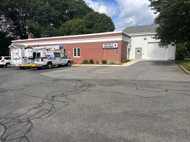 More Photos Of 637 Front St, Chicopee Freestanding For Sale