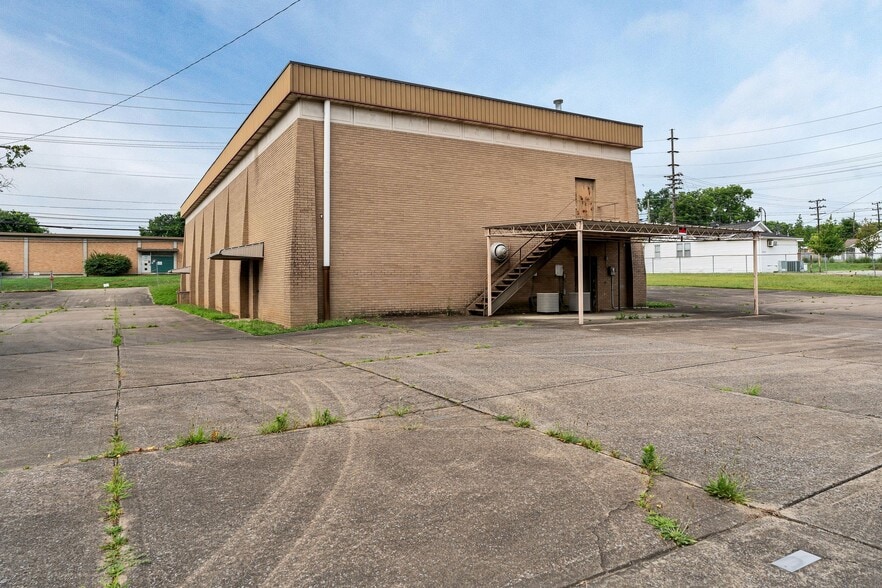 More Photos Of 210 Woodruff St, Madison Specialty For Sale