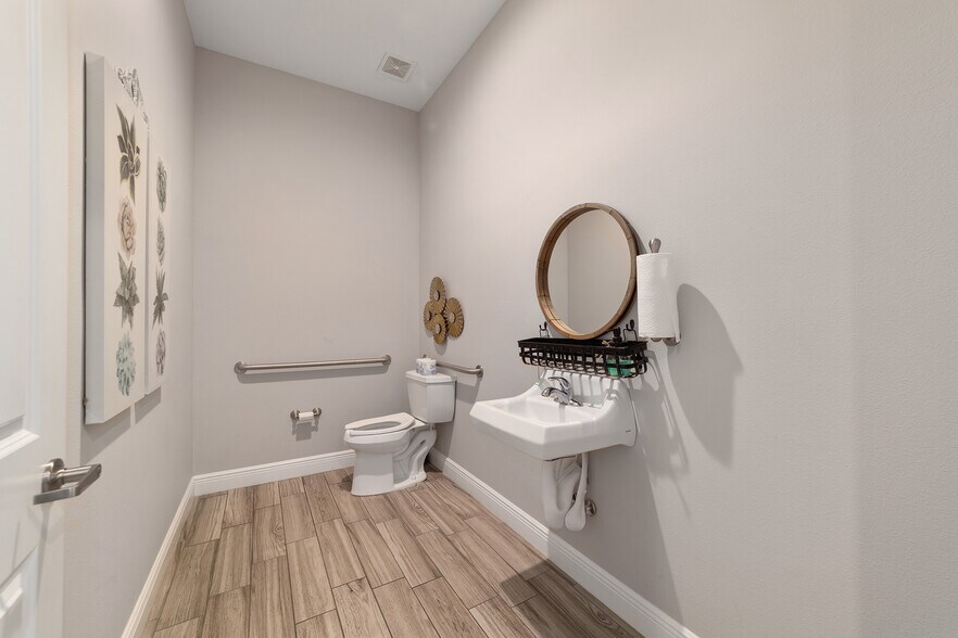 More Photos Of 809 County Road 466, The Villages Medical For Sale