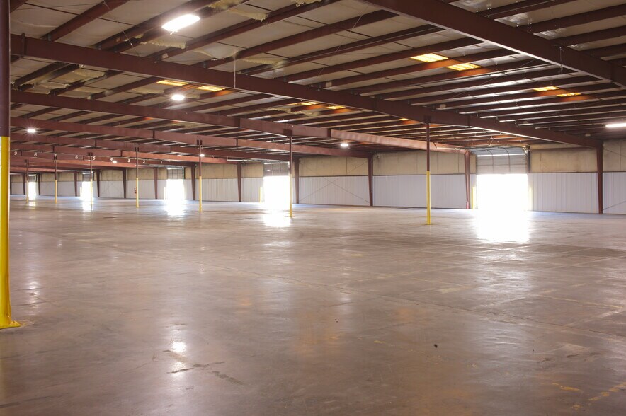 More Photos Of 847 W Main St, Lake City Warehouse For Lease