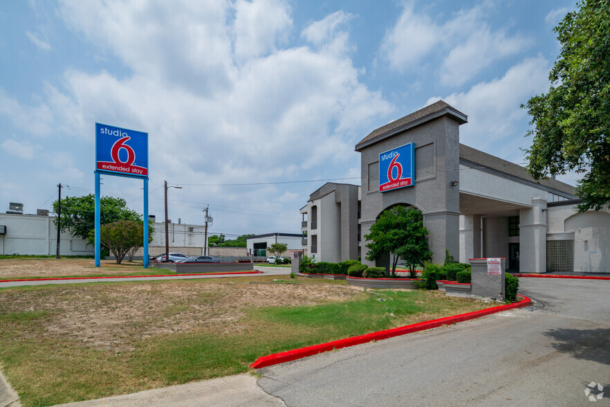 Primary Photo Of 11221 San Pedro Ave, San Antonio Hotel For Sale