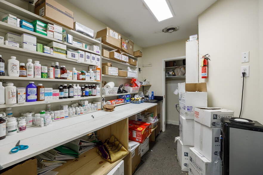 More Photos Of 2000 Snead Ave, Colonial Heights General Retail For Sale