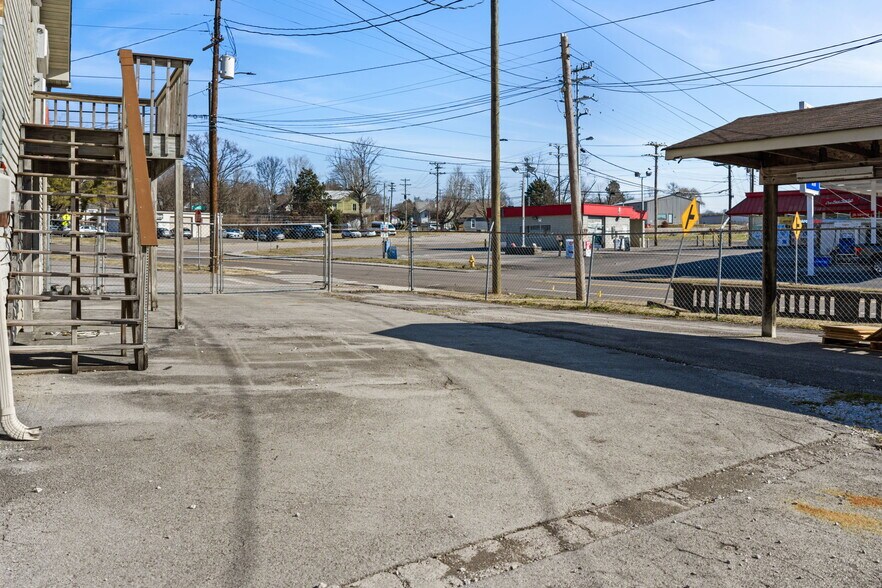 More Photos Of 476 N Main St, Clinton General Retail For Sale