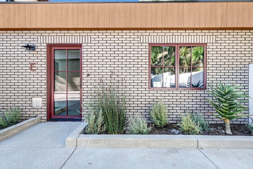 More Photos Of 21024 Laguna Canyon Rd, Laguna Beach Storefront Retail Residential For Lease