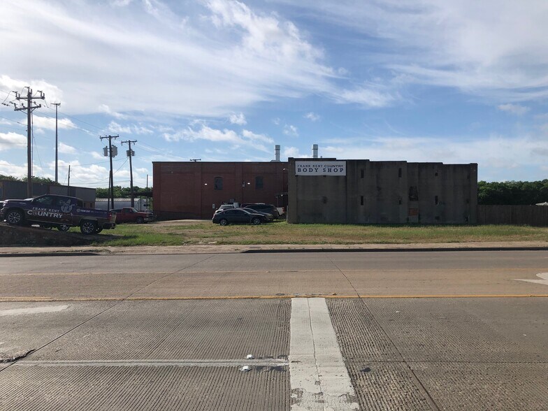 More Photos Of 310 S 9th St, Corsicana Manufacturing For Sale