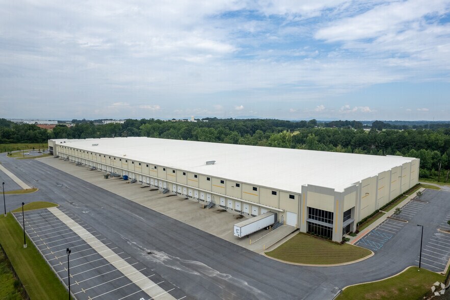 More Photos Of 497 Robin Lake Rd, Duncan Distribution For Lease