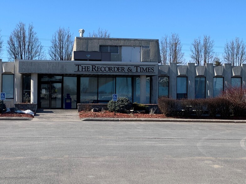 More Photos Of 2479 Parkedale Ave W, Brockville Office For Lease