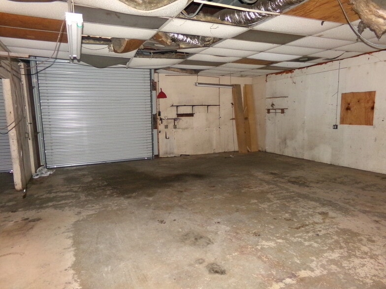 More Photos Of 2120 E Edgewood Dr, Lakeland Industrial For Lease