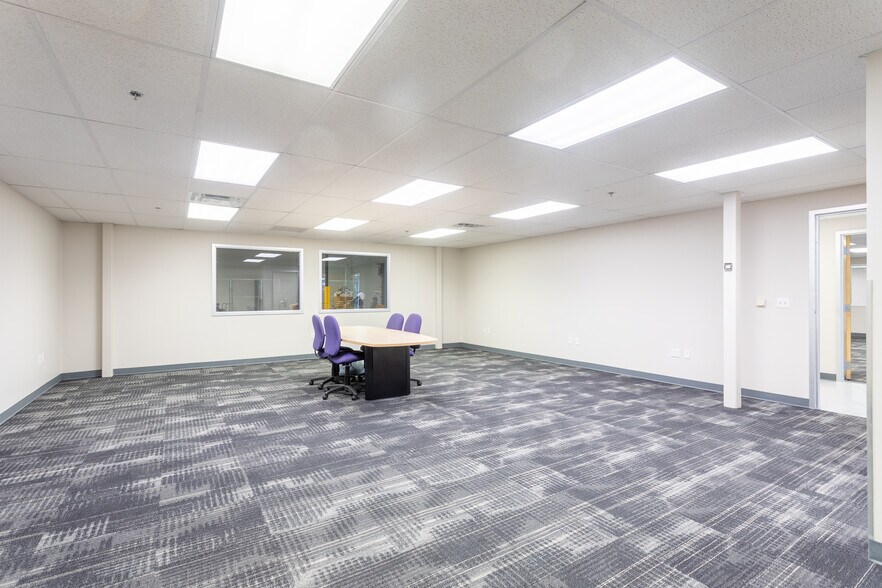 More Photos Of 10731 Gulfdale St, San Antonio Distribution For Sale