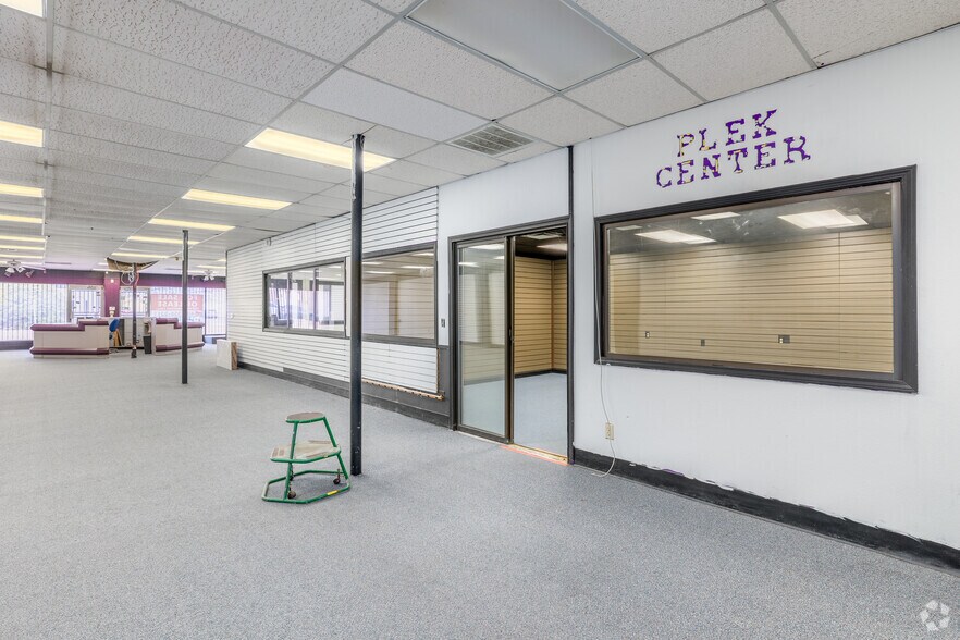 More Photos Of 317 W Gray St, Norman Storefront For Sale