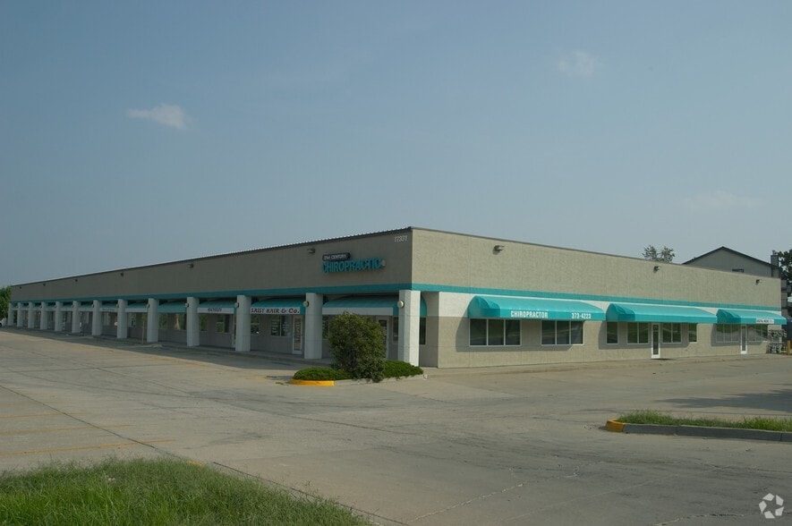 More Photos Of 17501 E US Highway 40, Independence Unknown For Lease