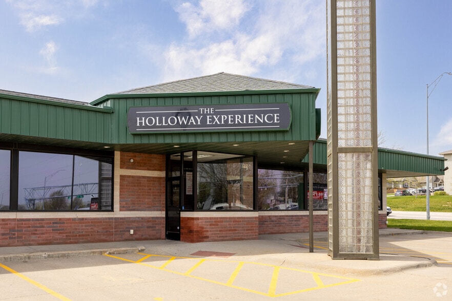 More Photos Of 1910 N 168th St, Omaha General Retail For Lease