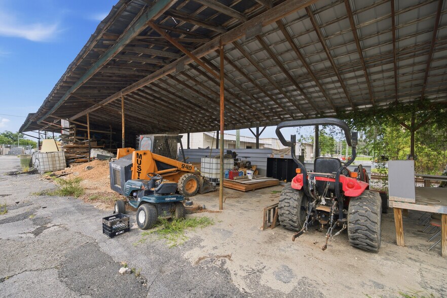 More Photos Of 609 NW 4th Ave, Ocala Flex For Sale