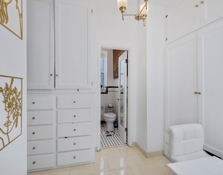 More Photos Of 1811 Whitley Ave, Los Angeles Apartments For Sale
