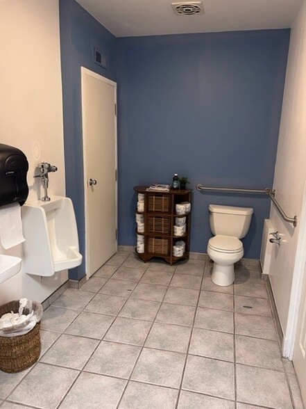 More Photos Of 2407-2417 Lancaster Ave, Wilmington Office Residential For Lease
