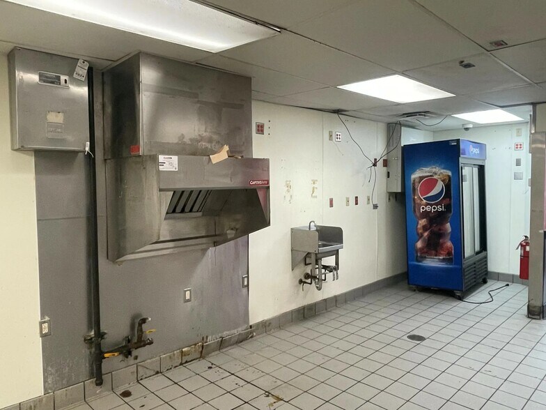 More Photos Of 7331 Indianapolis Blvd, Hammond Restaurant For Lease