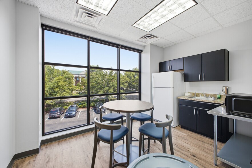 More Photos Of 1605 Westgate Cir, Brentwood Coworking Space