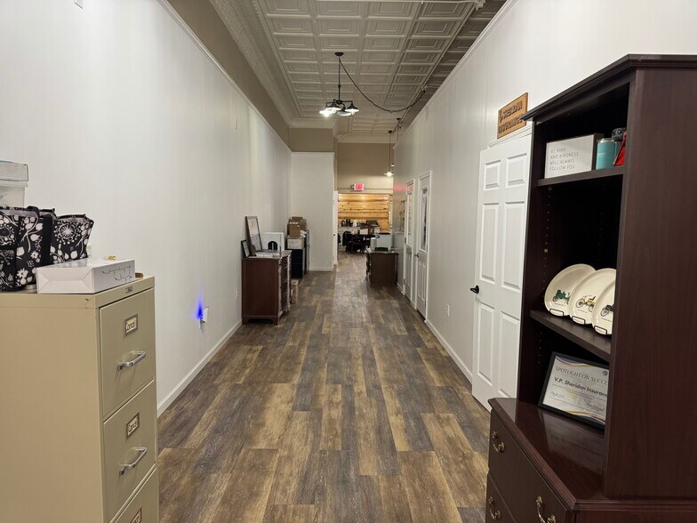 More Photos Of 816 6th Ave, DeWitt Office For Lease