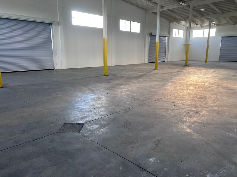 More Photos Of 3764 San Gabriel River Pky, Pico Rivera Warehouse For Lease
