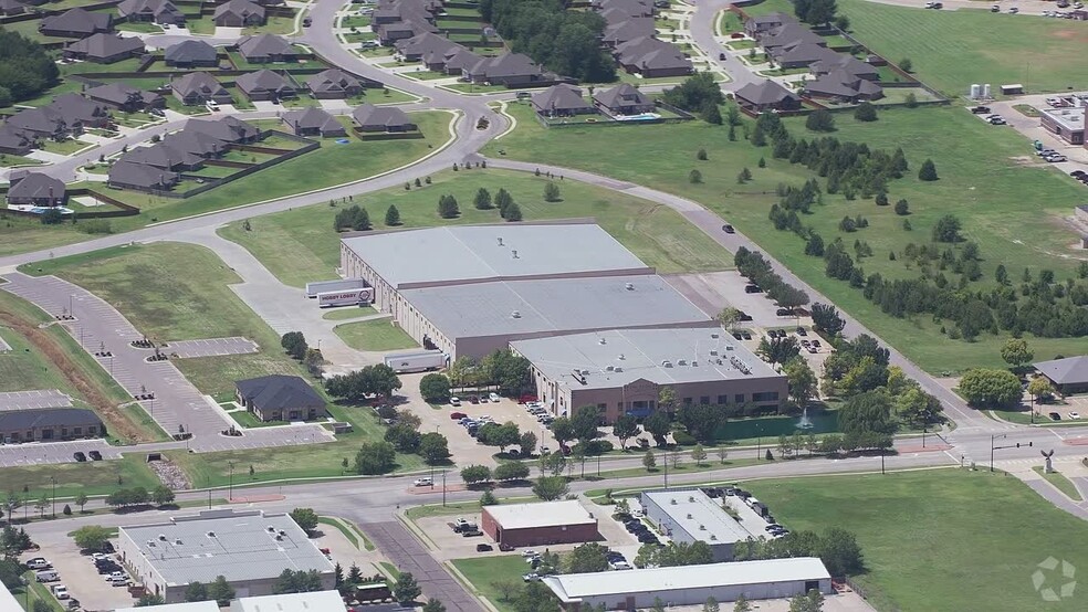 Primary Photo Of 2101 S Kelly Ave, Edmond Distribution For Lease