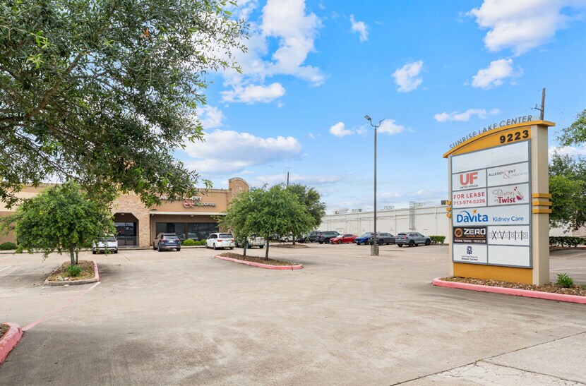 More Photos Of 9223 Broadway St, Pearland Storefront Retail Office For Sale