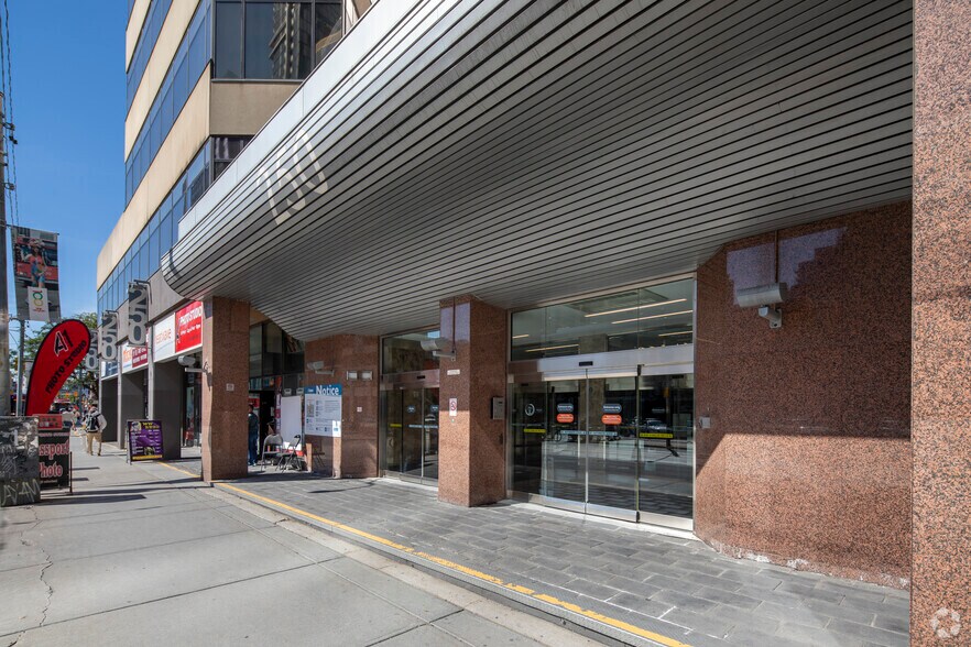 More Photos Of 250 Dundas St W, Toronto Office For Lease
