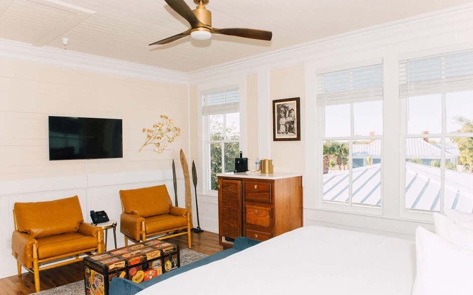 More Photos Of 51 Avenue C, Apalachicola Hotel For Sale
