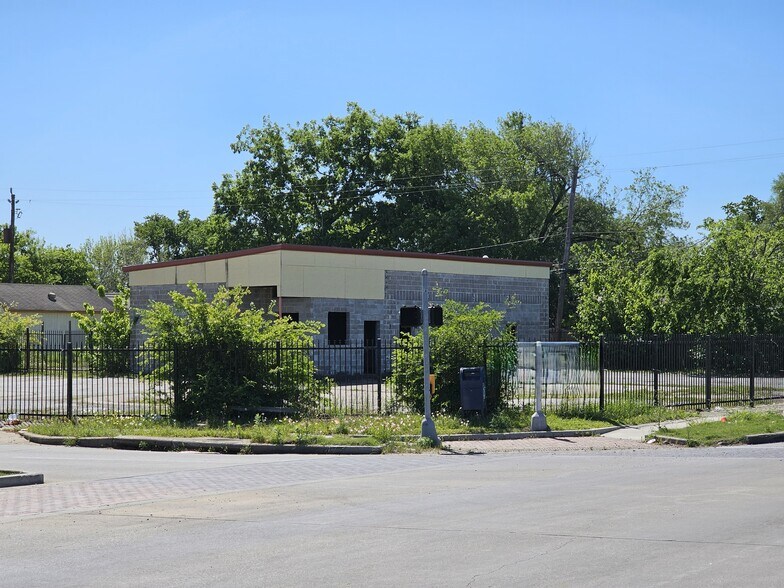 More Photos Of 10601 Martin Luther King Blvd, Houston Freestanding For Lease