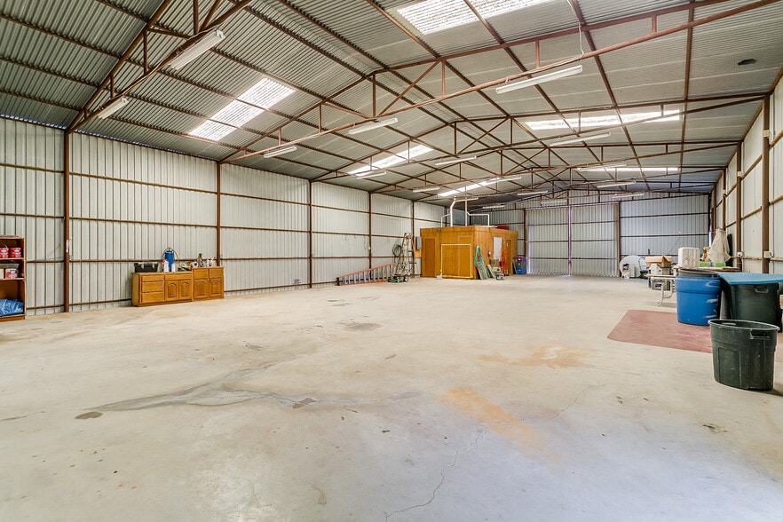 More Photos Of 3433 E Highway 199, Springtown Flex For Sale