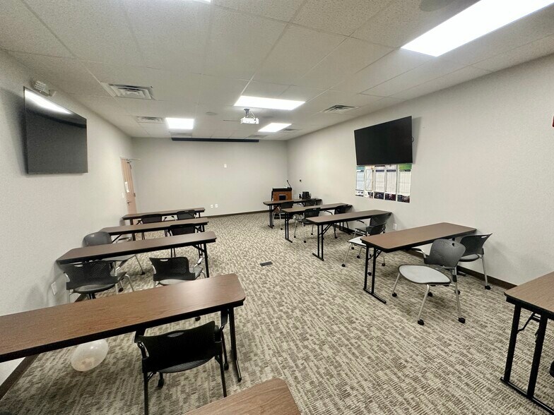 More Photos Of 801 Garmon Park Ct, Loganville Office For Lease