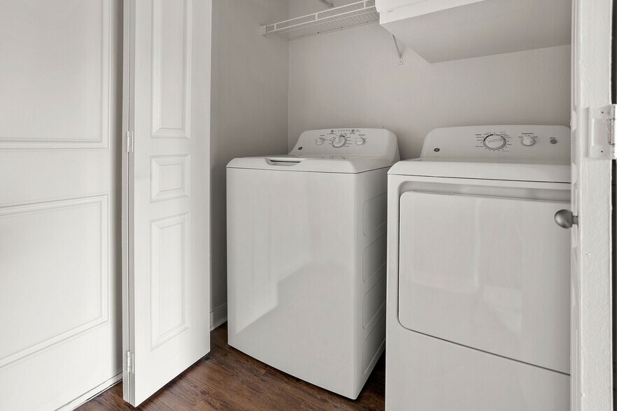 More Photos Of 7927 Forest Ln, Dallas Apartments For Lease