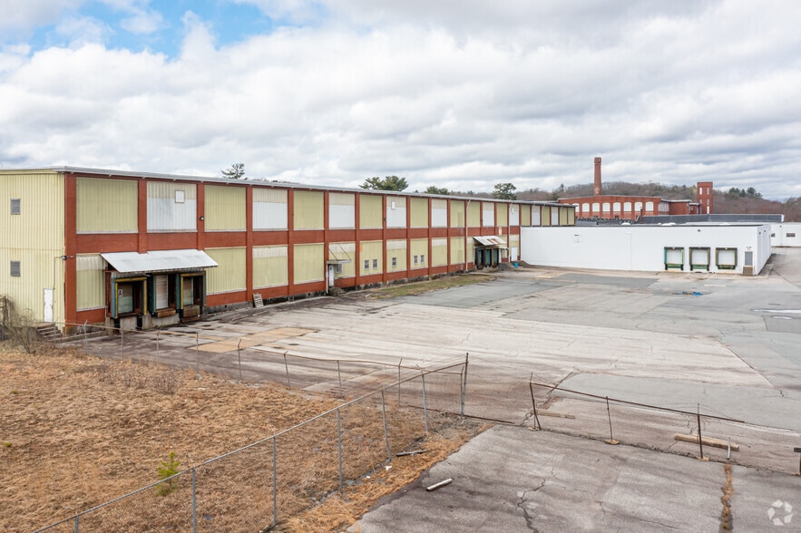 More Photos Of 340 Waterman Ave, Smithfield Warehouse For Lease