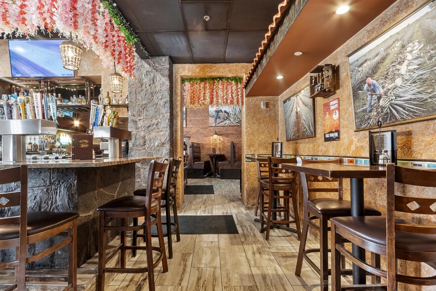 More Photos Of 172 Hanover St, Portsmouth Restaurant For Sale