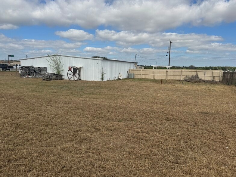 More Photos Of 14550 E Interstate 10, Marion Flex For Lease