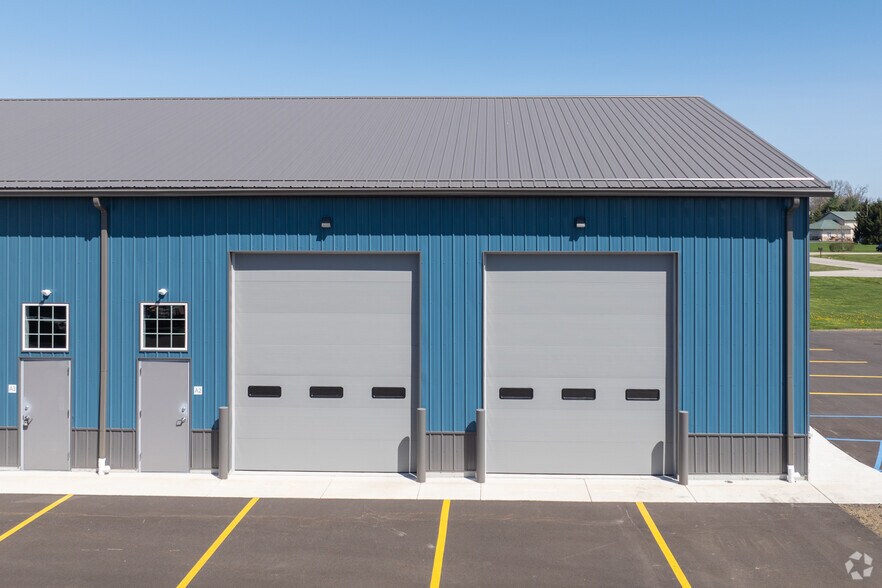 More Photos Of 925 O E Bieri Ind Dr, Lowell Industrial For Lease