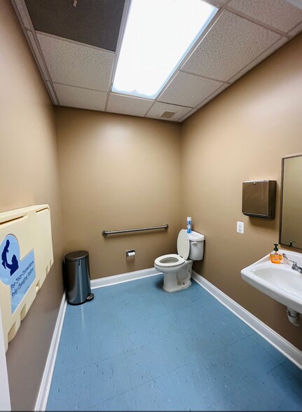 More Photos Of 172 Linden Dr, Winchester Office For Sale