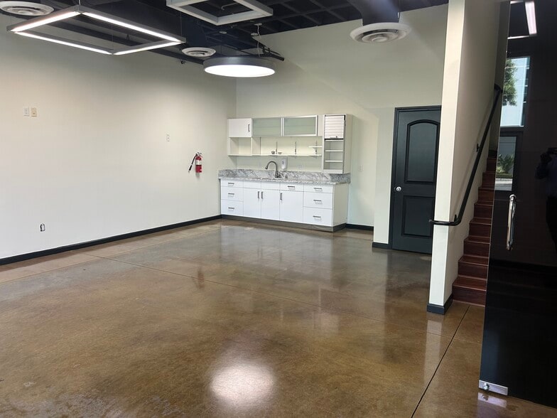 More Photos Of 15131 Woodlawn Ave, Tustin Flex For Sale