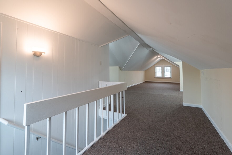 More Photos Of 240 S Buchanan St, Edwardsville Office For Sale