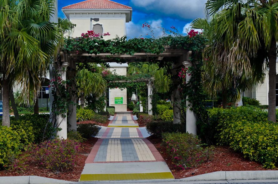 More Photos Of 2371 Vanderbilt Beach Rd, Naples Freestanding For Lease