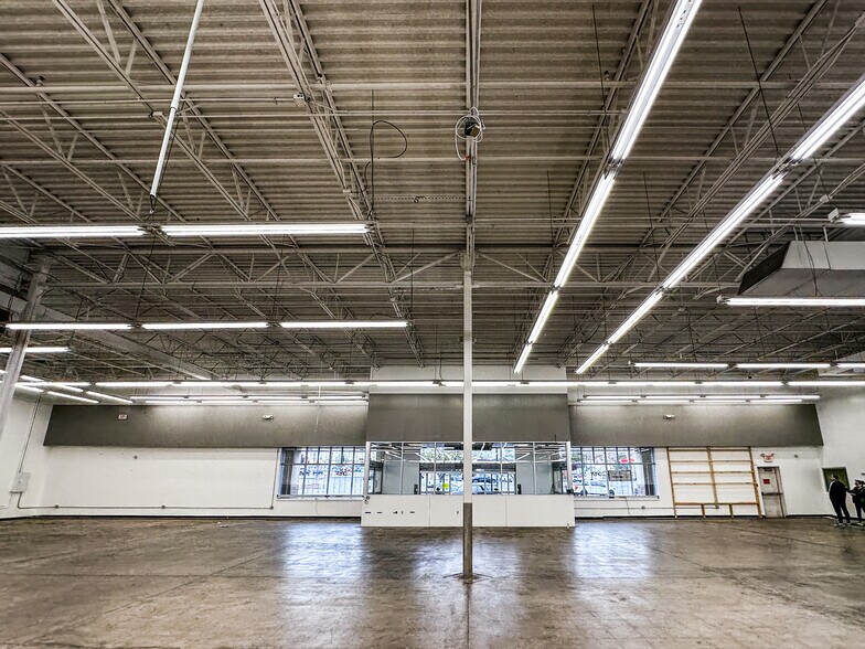 More Photos Of 4901 E Main St, Farmington Freestanding For Lease