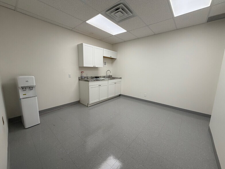 More Photos Of 300 Knickerbocker Rd, Cresskill Medical For Lease