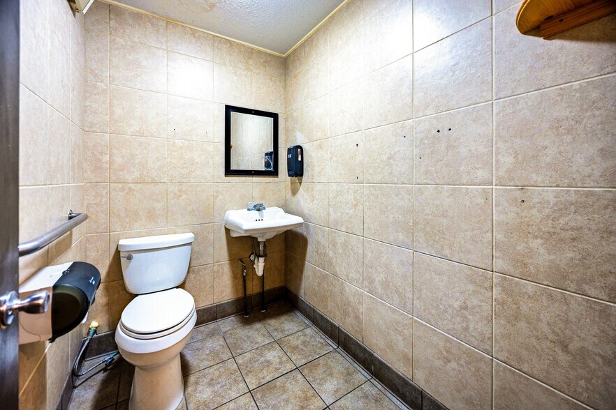 More Photos Of 1457 South St, Wheatland Fast Food For Lease